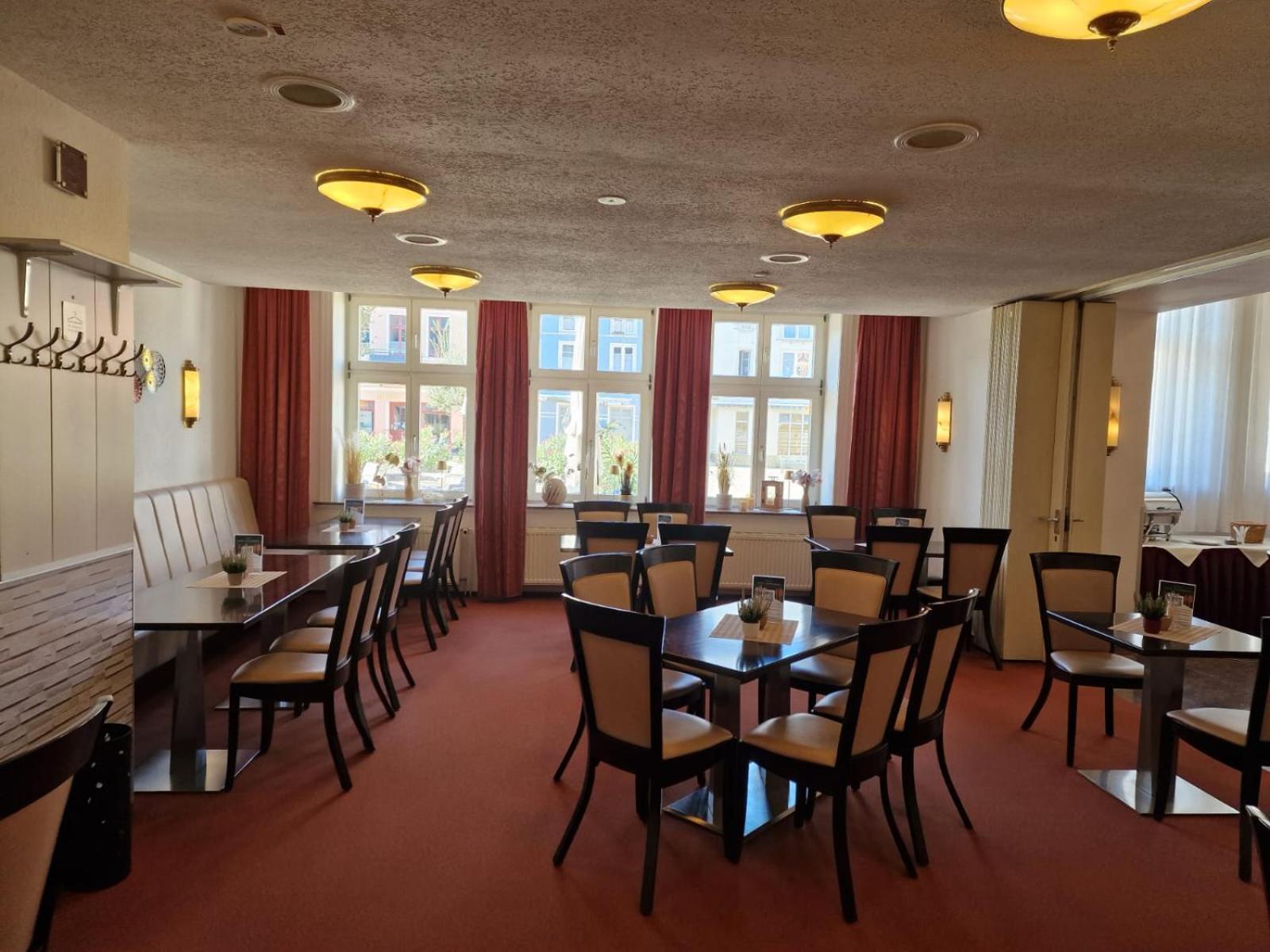 Hotel Am Markt & Brauhaus Stadtkrug Юкермюнде Екстер'єр фото